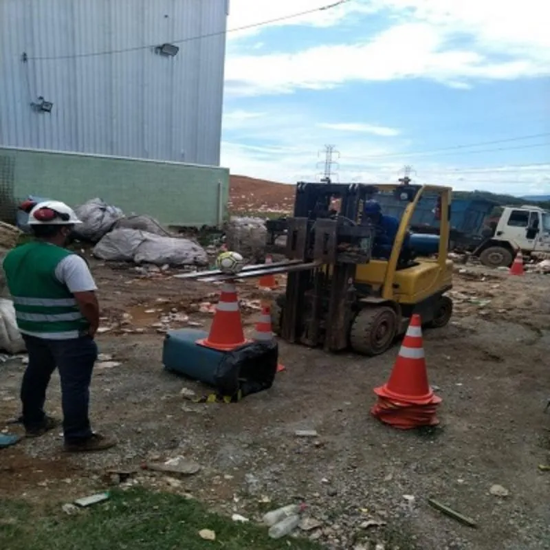 Treinamento de operador de empilhadeira em campo