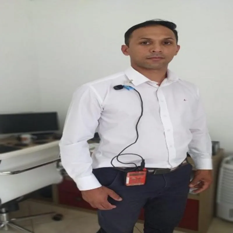 Equipe técnica com dosímetro